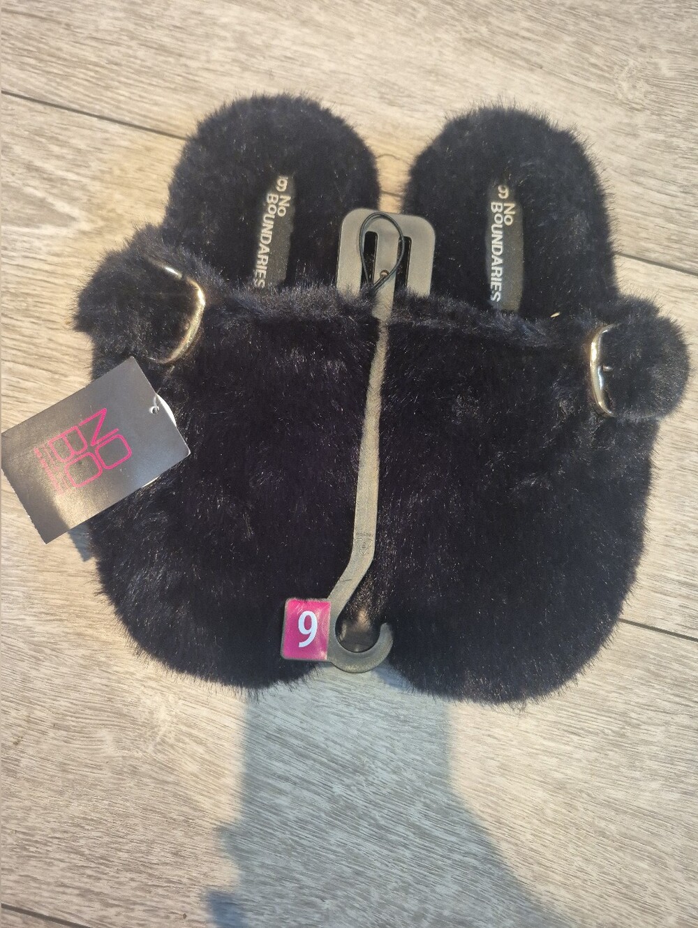 No Boundaries Women's Memory Foam Black Faux Fur Buckle Clog Slippers Size 6